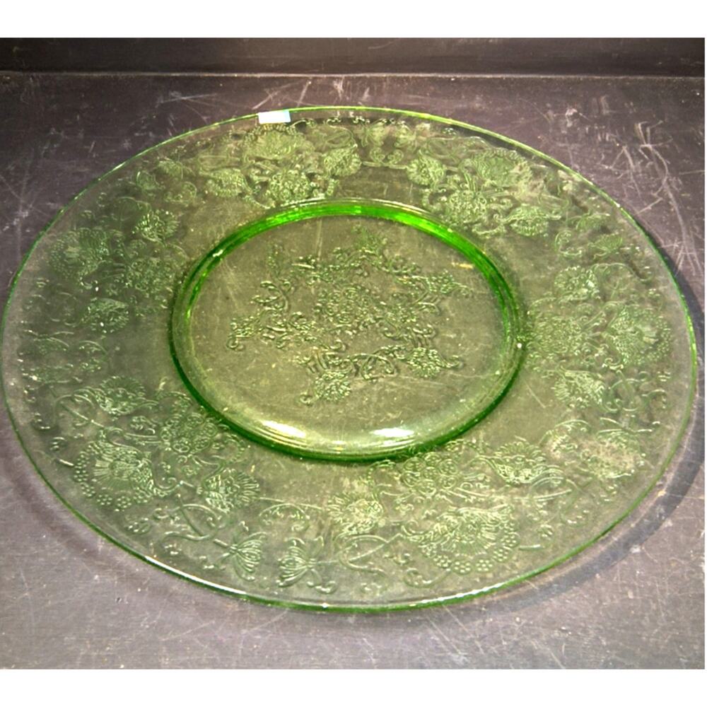 708. Hazel Atlas UV Reactive Plate 10 inch Glows